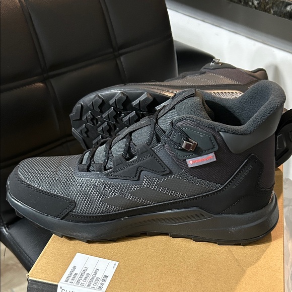 Quechua Men's Black and Gray Athletic Shoes - Picture 6 of 15